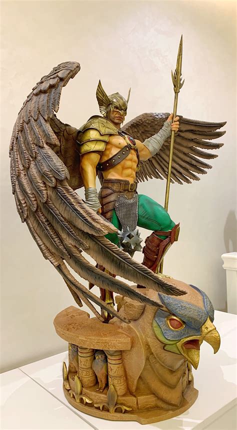 13 Statue Hawkman