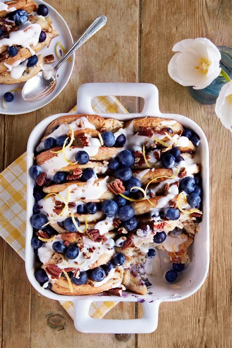 It is super simple to make and is the perfect dish to warm you up inside on a cold day. Blueberry-Pecan Pancake Bread Pudding
