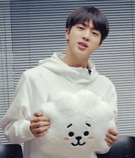 Rj Bt21 Jadi Kesayangan Jin Bts Ini Buktinya