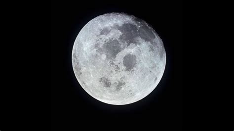 L'année 2021 verra 12 pleines lunes au total.; Pour la première fois depuis 1977, la pleine lune brillera ...