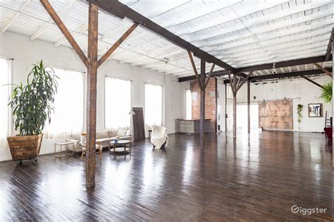 New York Style Warehouse Loft With Ac And Rooftop Rent This Location