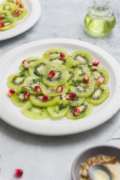 Salade de kiwis et grenade pour une entrée originale