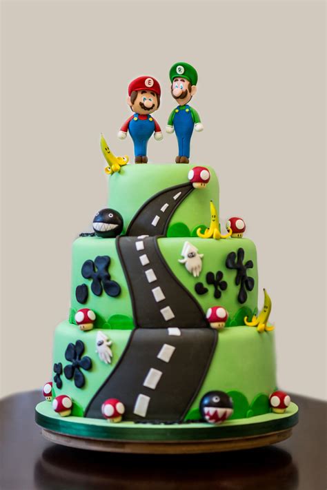 Le dolcezze di maman marika vitelli miriam viera sara leone … Super Mario Cake | Mario cake, Mario birthday cake, Super mario cake