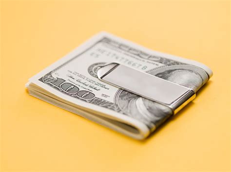 The money clip with card holder will easily fit in your front or back pocket comfortably with little to no outward visibility. The 9 Best Money Clips to Buy in 2018