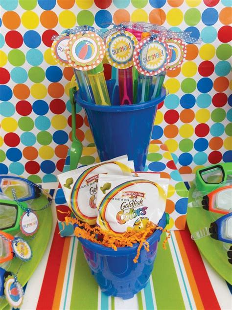 All of these hostess gifts can be purchased at the last minute, in between work and the party. {School's Out!} Summer Pool Party Ideas // Hostess with ...