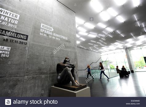 Skulptur im Foyer des Kunstmuseum Stuttgart, moderne ...