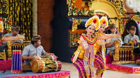 Hari Tari Sedunia Inilah 5 Tarian Tradisional Indonesia Yang Mendunia