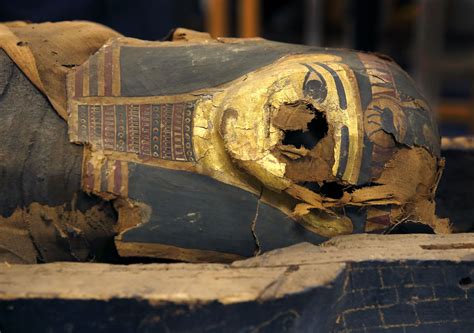 Scientists open 2,500-year-old mummy coffin - CBS News
