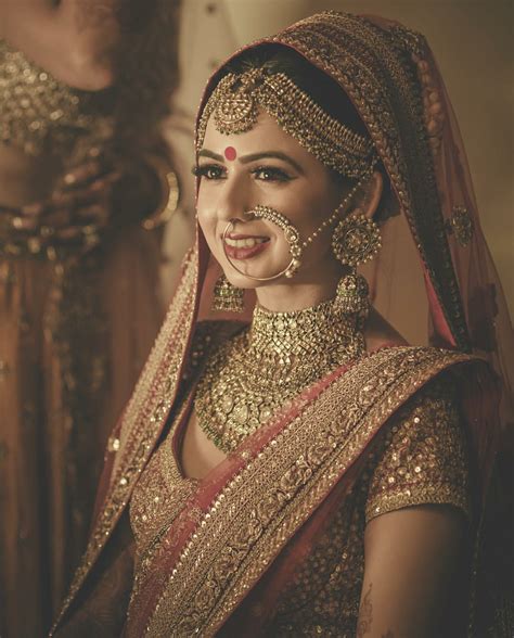A Heavy Jewelery Indian Bridal Look Thetrendybride All About Bridal Beauty Fashion