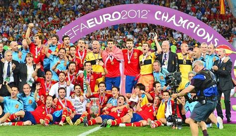 Un traguardo raggiunto dai ragazzi di prandelli sfoggiando un gioco di gran classe, mai l'italia aveva dimostrato tanta qualità nel gioco negli. Euro 2012: i campionati europei di Calcio - Gazzetta.it"