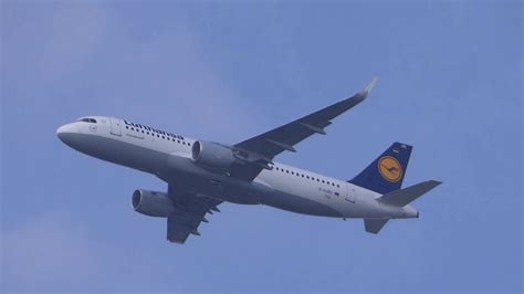 D Aius Lufthansa Airbus A320 Sharklets Landing At Hamburg Finkenwerder