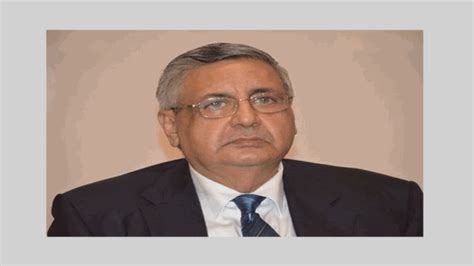 الدكتور محمد عوض عفيفي تاج الدين (ولد سنة 1945) هو وزير الصحة والسكان المصري في الفترة من 11 مارس 2002 إلى 31 ديسمبر 2005، ايضاً عين مستشار الرئيس السيسي لشئون الصحة والوقاية في 21 مارس 2020. وزير مصري سابق يحذر من مخاطر "البوس" - أخبار الموقع ...