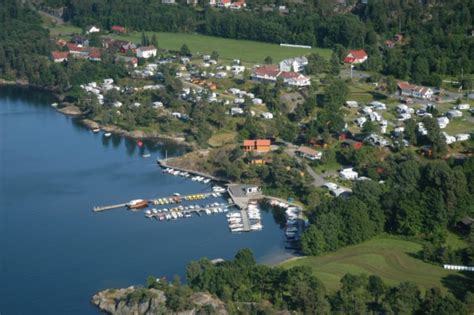 Vi har et flott badeland med både inne og uteanlegg, samt treningssenter, spa, velvære, cafe, fysioterapi og turløyper. Camping.no - Camping site: Sørlandet Feriesenter