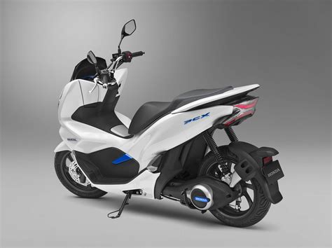 Honda Debuts Hybrid And Electric Scooters For 2018 Asphalt And Rubber