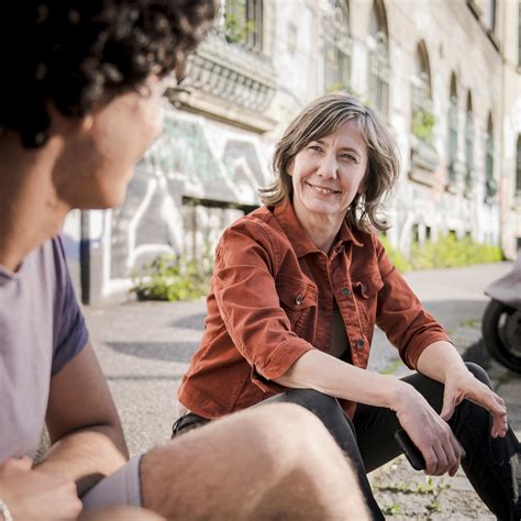 Jeden sonntag geben wir österreichischen musikern die möglichkeit, sich und ihre musik vorzustellen: Birgit Hebein - Hebein Das Wichtigste Projekt Sind Die ...
