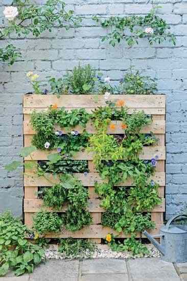 How To Build A Vertical Pallet Garden For Vegetables And