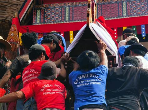 Intip Ritual Ma Pasonglo Rangkaian Upacara Adat Rambu Solo Yang Digelar Warga Muslim Di Toraja
