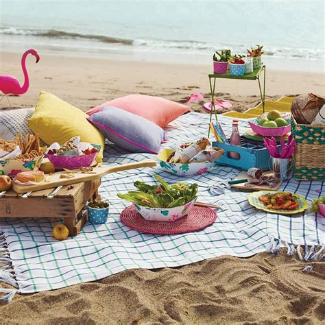 How To Plan The Ultimate Fall Beach Picnic Party Goodnightsomaha