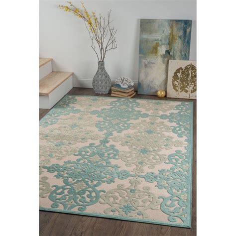 Infuse High Style Into Your Home Décor With This Traditional Area Rug