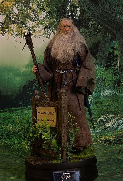Review And Photos Of Gandalf The Grey Crown Edition Lord Of The Rings