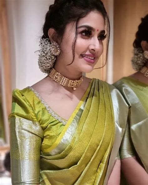 Sneha Prasanna In An Olive Green Kanchipuram Saree By Kuzhali Silks