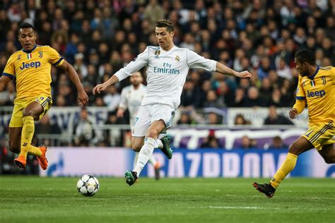 وانضم رونالدو إلى ريال مدريد في صفقة قياسية عالمية بقيمة 80 مليون جنيه إسترليني من مانشستر يونايتد في عام 2009 واستمر في تسجيل 450 هدفًا في 438 مباراة، بعد فوزه بكأس دوري أبطال أوروبا للمرة الرابعة مع لوس بلانكوس ، انتقل بمبلغ. كريستيانو رونالدو قد يغادر ريال مدريد، ما السبب؟ - Forbes ...