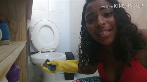 Limpando O Banheiro Que Bernardo Fez Uma Bagunça Youtube