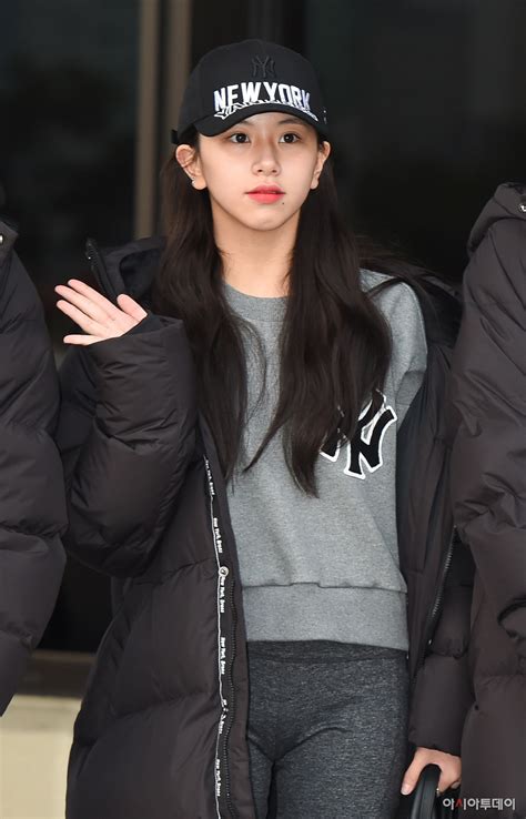 mpd직캠 트와이스 채영 직캠 토요일 밤에+유고걸 twice fancam @엠카운트다운_160317. 포토트와이스 채영 '뉴욕 아니고 일본가요' - 아시아투데이