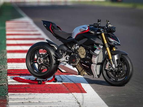 2022 Ducati Streetfighter V4 SP First Ride MOTORCYCLE REVIEWS