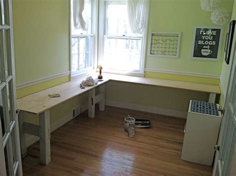 Fold out desk from scratch & chair refurbishment | instructables. As 25 melhores ideias de Build a desk no Pinterest | DIY ...