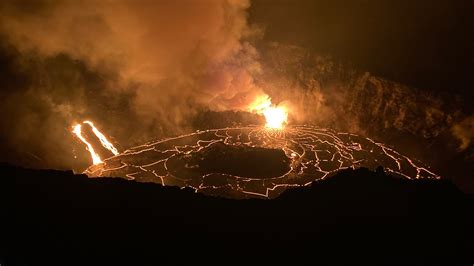 That volcano spewed so much molten ash it grounded flights from europe and impacted travel. VIDEO: New Kīlauea Volcano Eruption Enters Third Day