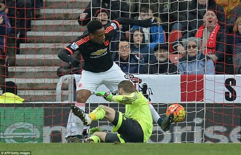 Sunderland 2-1 Manchester United: David de Gea own goal hands Black