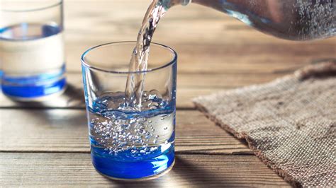 Doit-on vraiment boire 2 ou 3 litres d'eau par jour? | On n'est pas sorti de l'auberge