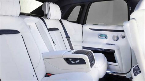 Novo Rolls Royce Ghost 2021 Tem Portas Automáticas E Painel Com 850