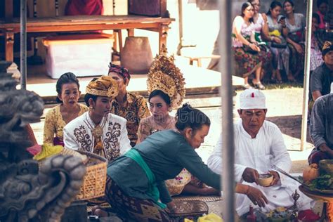 Bali Indonesia April 13 2018 People On Balinese Wedding Ceremony