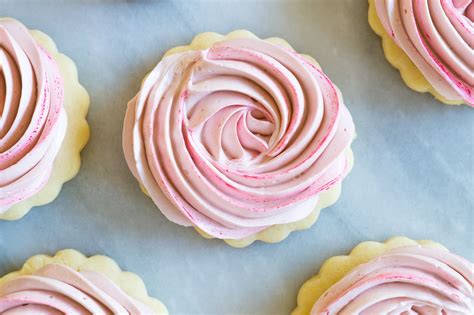 So technically this frosting is like a cookie glaze that hardens perfectly so you can. Royal Icing Recipe Without Meringue Powder Or Lemon Juice / How to make Royal Icing 4 cups ...