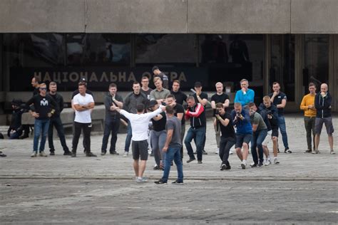 What has the tenet cast said about the plot? Christopher Nolan's Tenet Begins Rehearsals As Cast Arrives In Estonia; Check Out Early Set ...