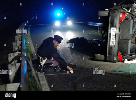Car Accident Crash Nightime Hi Res Stock Photography And Images Alamy