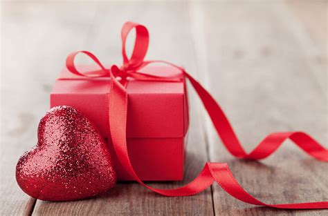 The popular wedding symbolic themes are an amazing choice if you wonder what to give to your beloved, your parents or your closest friends. 2nd Year Wedding Anniversary Gifts and ideas | My Wedding Anniversary