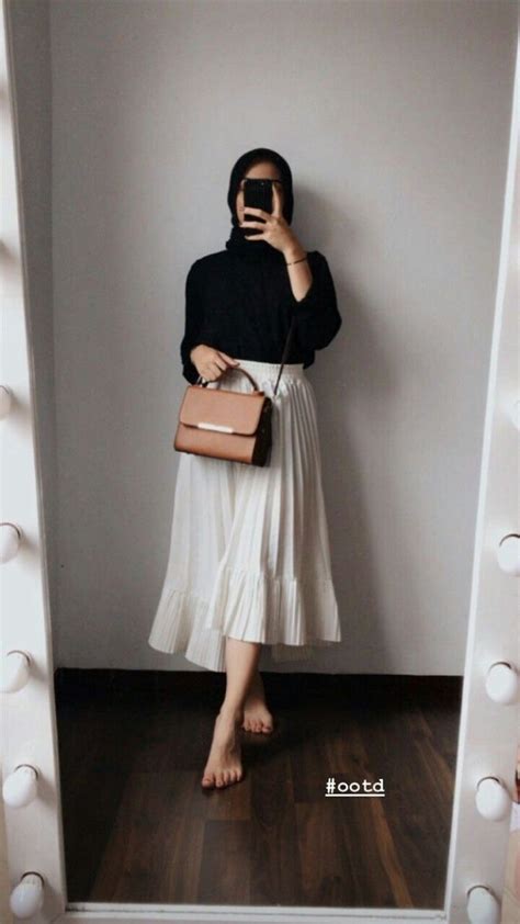 Rok jeans model span bahan jeans ringan, sretch, tidak kaku, adem dan nyaman dipakai. #ootd hijab casual rok di 2020 | Casual hijab outfit, Gaya ...