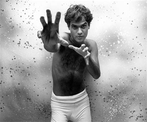 Jun 11, 2021 · aí, a vida do futuro artista — que, anos depois, seria comparado a ney matogrosso e roubaria a cena com sua estética andrógina em show do rock in rio 2017 — , virou. cazuza: um poeta genuinamente brasileiro.