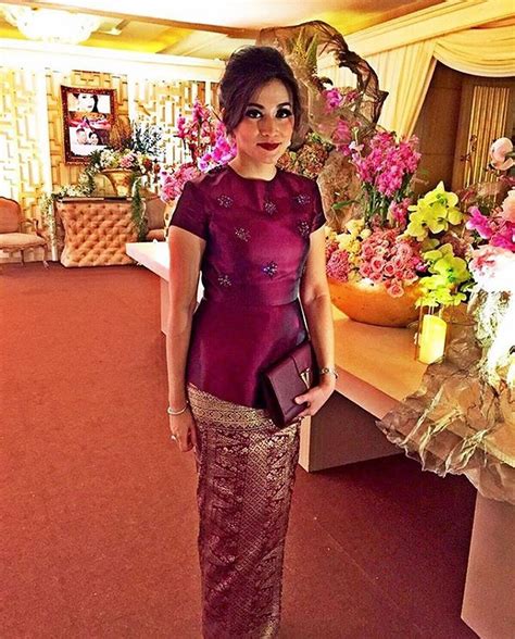 See more of kebaya pengantin on facebook. Model Baju Kebaya Songket Kekinian Dan Modern | Model Baju ...