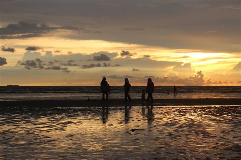 Property ranking|compared to 104 banting properties. Sunset Moment at Pantai Morib, Banting