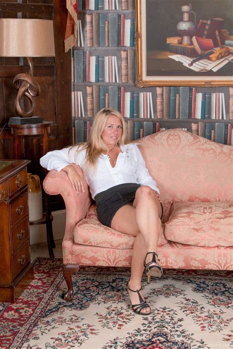Elle Macqueen Strips Naked In Her Private Study Hairymania