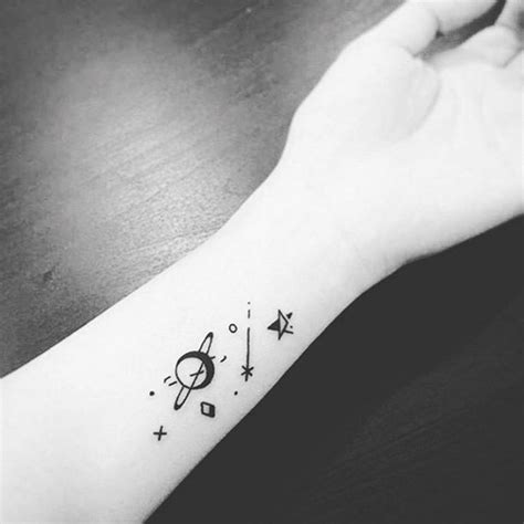 18 Ideas De Tatuaje De Planetas Tatuaje De Planetas Tatuaje Universo Disenos De Unas Kulturaupice