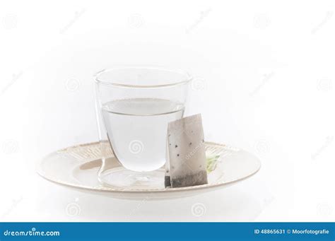 Glas Mit Heißwasser Und Tee Stockbild Bild Von Betrieb Reihe 48865631