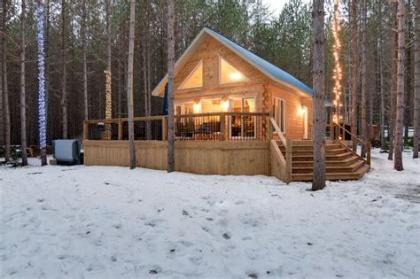 8 Cabins Near Ottawa To Rent For A Romantic Winter Getaway Narcity