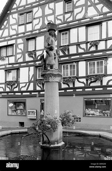 Architektur Brunnen Black And White Stock Photos And Images Alamy