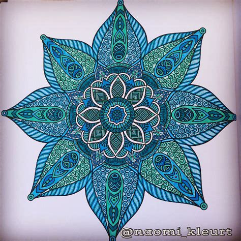 Het inkleuren van deze mandala kleurplaten kan heel ontspannend werken en wordt vaak gebruikt als een vorm van meditatie. Kleuren voor volwassenen, colouring for adults, coloriage ...