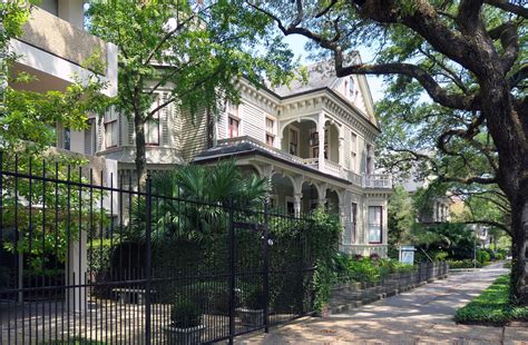 Explore The Enchanting Garden District Of New Orleans
